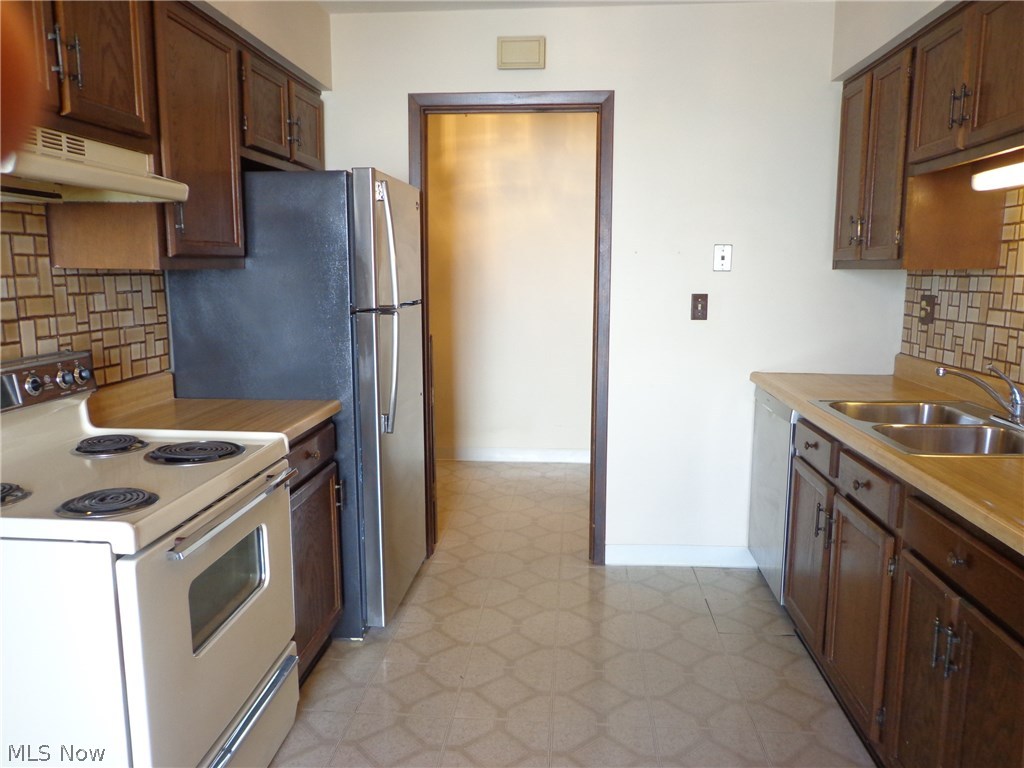 17424 Sheldon Road, Unit 45D Brook Park, OH 44142 - Photo 4 of 20 Gallery Image 4