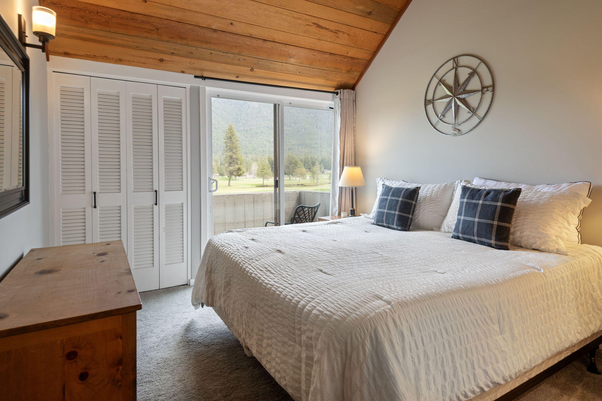 13400 Fox Tail, Unit GCC102 Black Butte Ranch, OR 97759 - Photo 14 of 26 Upstairs Bedroom