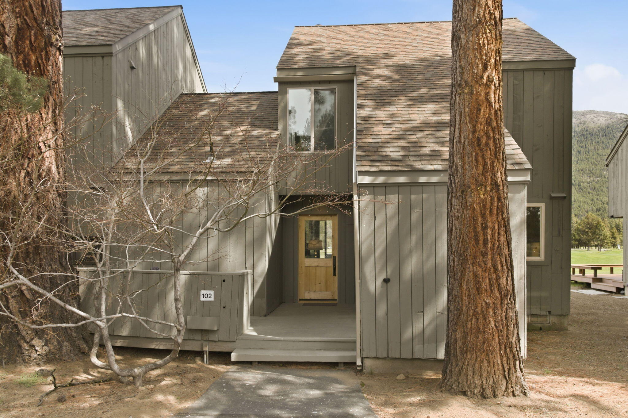 13400 Fox Tail, Unit GCC102 Black Butte Ranch, OR 97759 - Photo 25 of 26 Front Entry