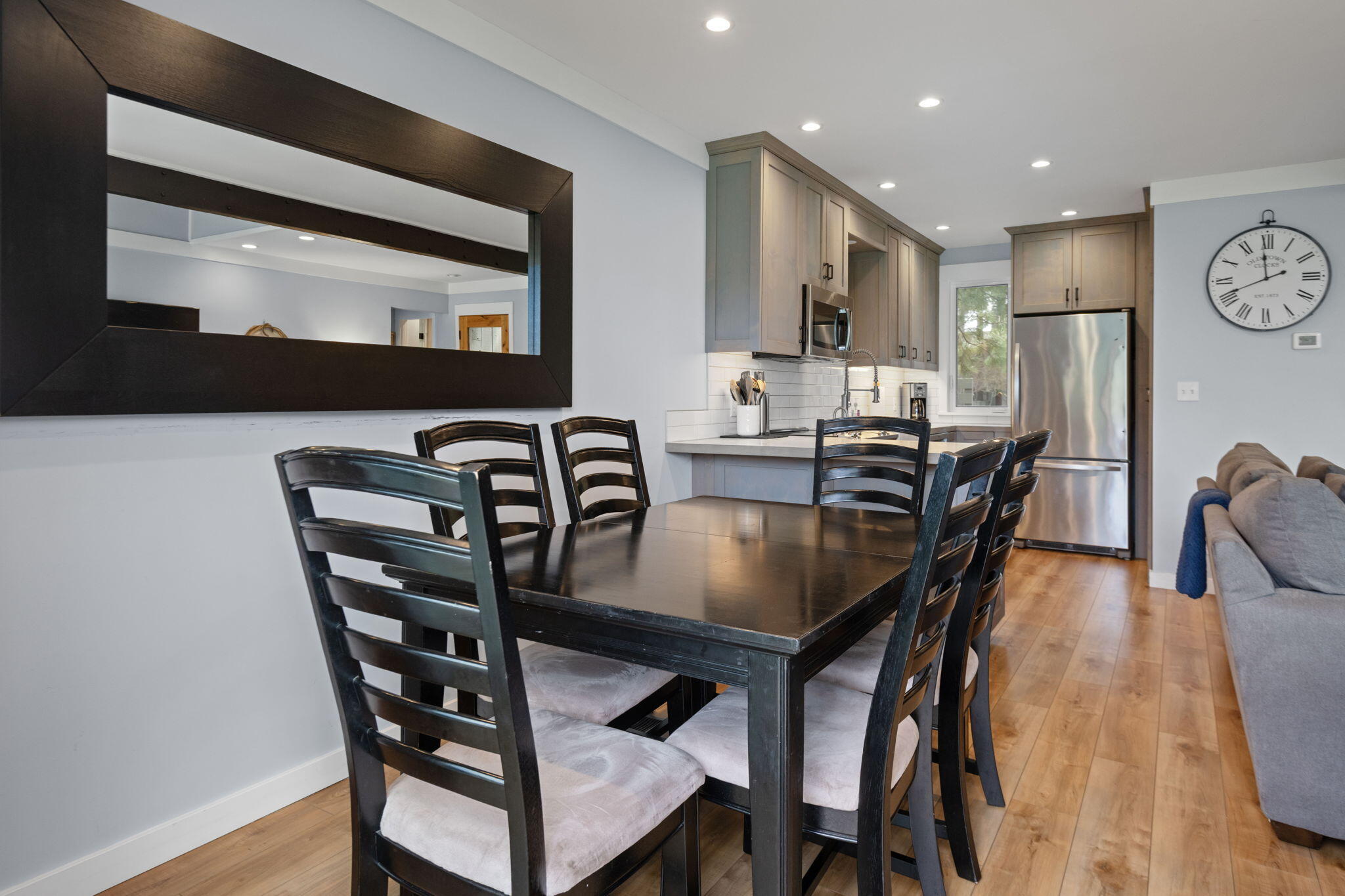 13400 Fox Tail, Unit GCC102 Black Butte Ranch, OR 97759 - Photo 6 of 26 Dining Area Adjoins Deck