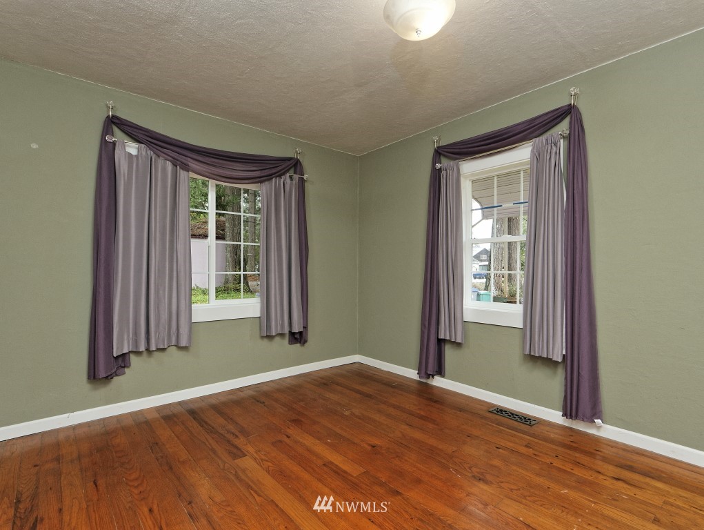 5008 Erlands Point Road Northwest Bremerton, WA 98312 - Photo 13 of 36 Gallery Image 13