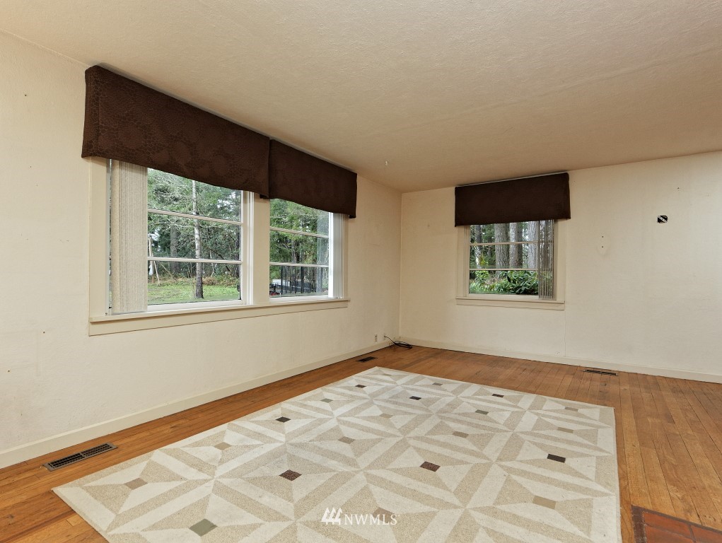 5008 Erlands Point Road Northwest Bremerton, WA 98312 - Photo 7 of 36 Gallery Image 7