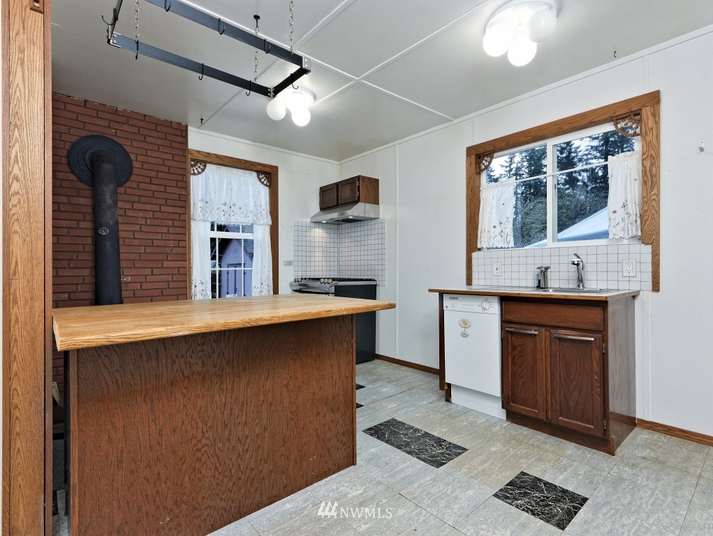5008 Erlands Point Road Northwest Bremerton, WA 98312 - Photo 8 of 36 Gallery Image 8
