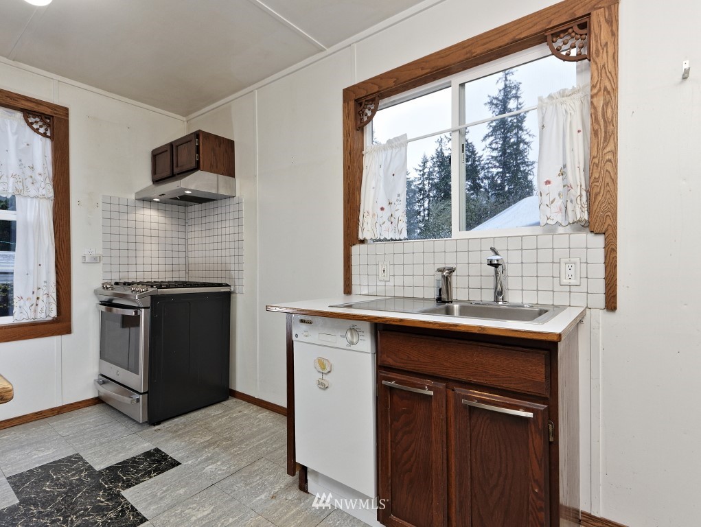 5008 Erlands Point Road Northwest Bremerton, WA 98312 - Photo 9 of 36 Gallery Image 9