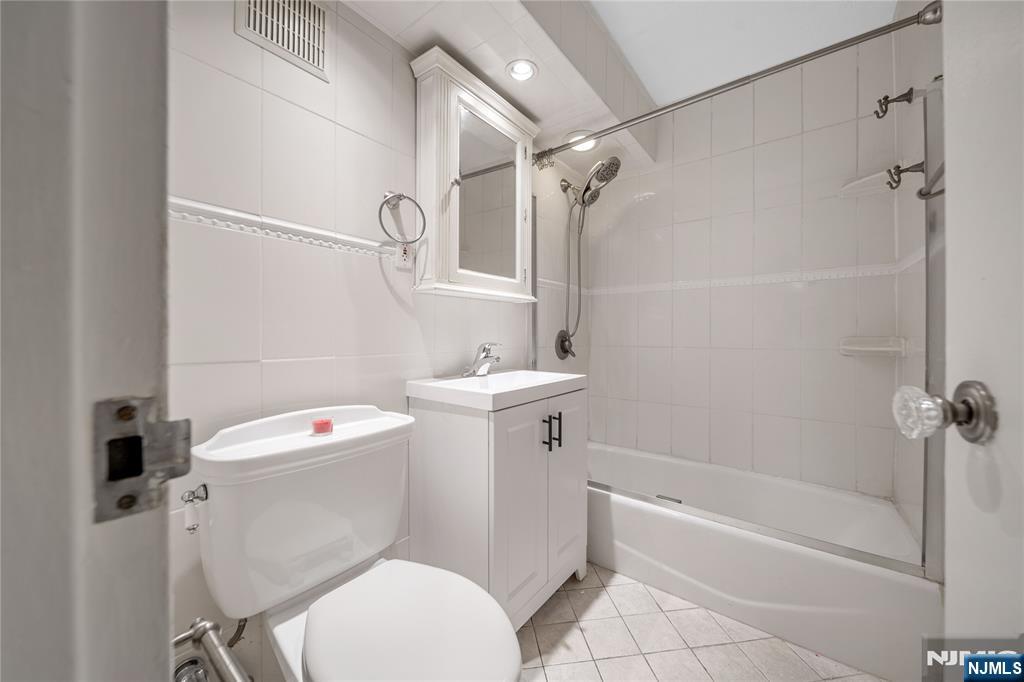 1375 River Road, Unit 2B Edgewater, NJ 07020 - Photo 13 of 30