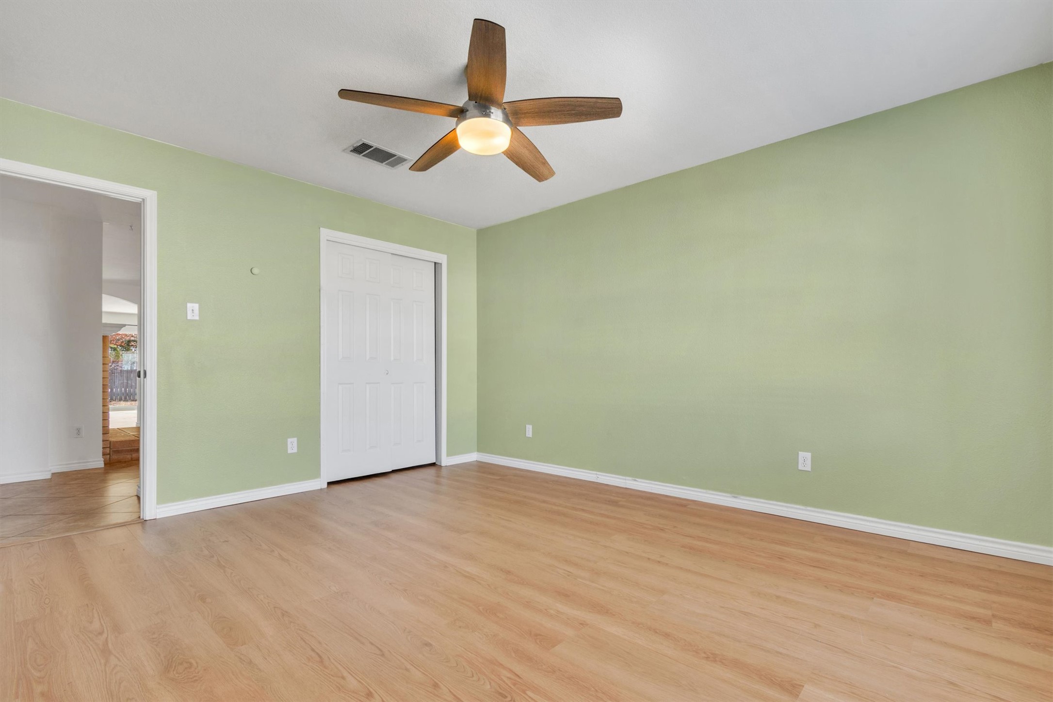 100 Madisons Way Buda, TX 78610 - Photo 15 of 30 Unfurnished bedroom featuring light wood-style flooring, ceiling fan, and a closet