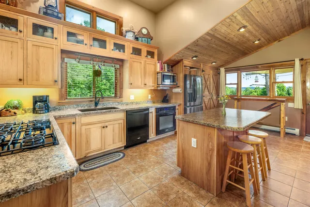 $675,000 | 1144 Center Road, Hardwick, VT 05843