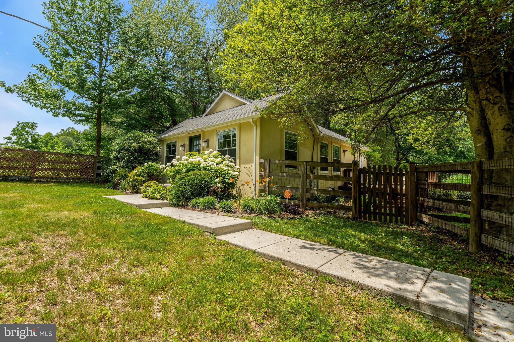11520 Popes Head Road Fairfax, VA 22030 - Photo 2 of 46