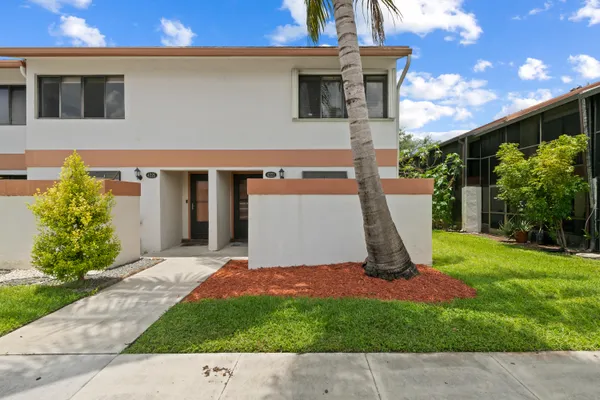$2,800 | 4221 Southwest 71st Terrace, Unit 4221, Davie, FL 33314