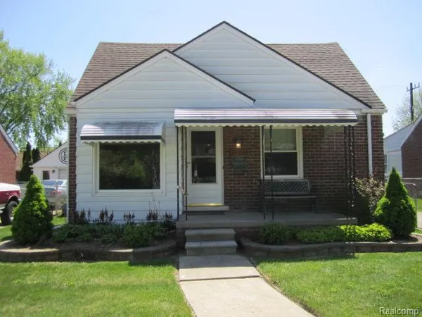 $169,500 | 16346 Toepfer Drive, Eastpointe, MI 48021