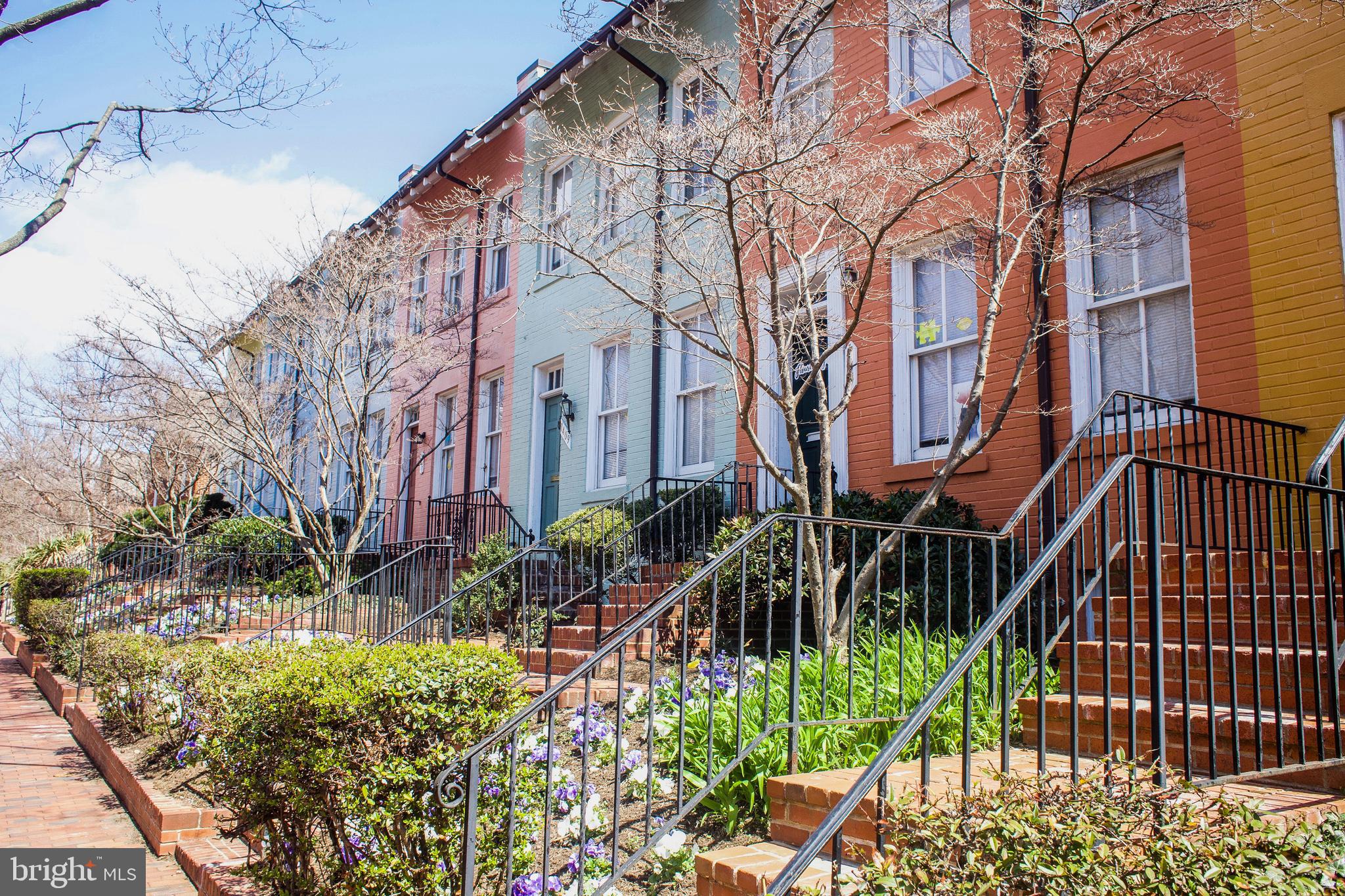 3403 O Street Northwest Washington, DC 20007 - Photo 31 of 35 a view of a building with a garden
