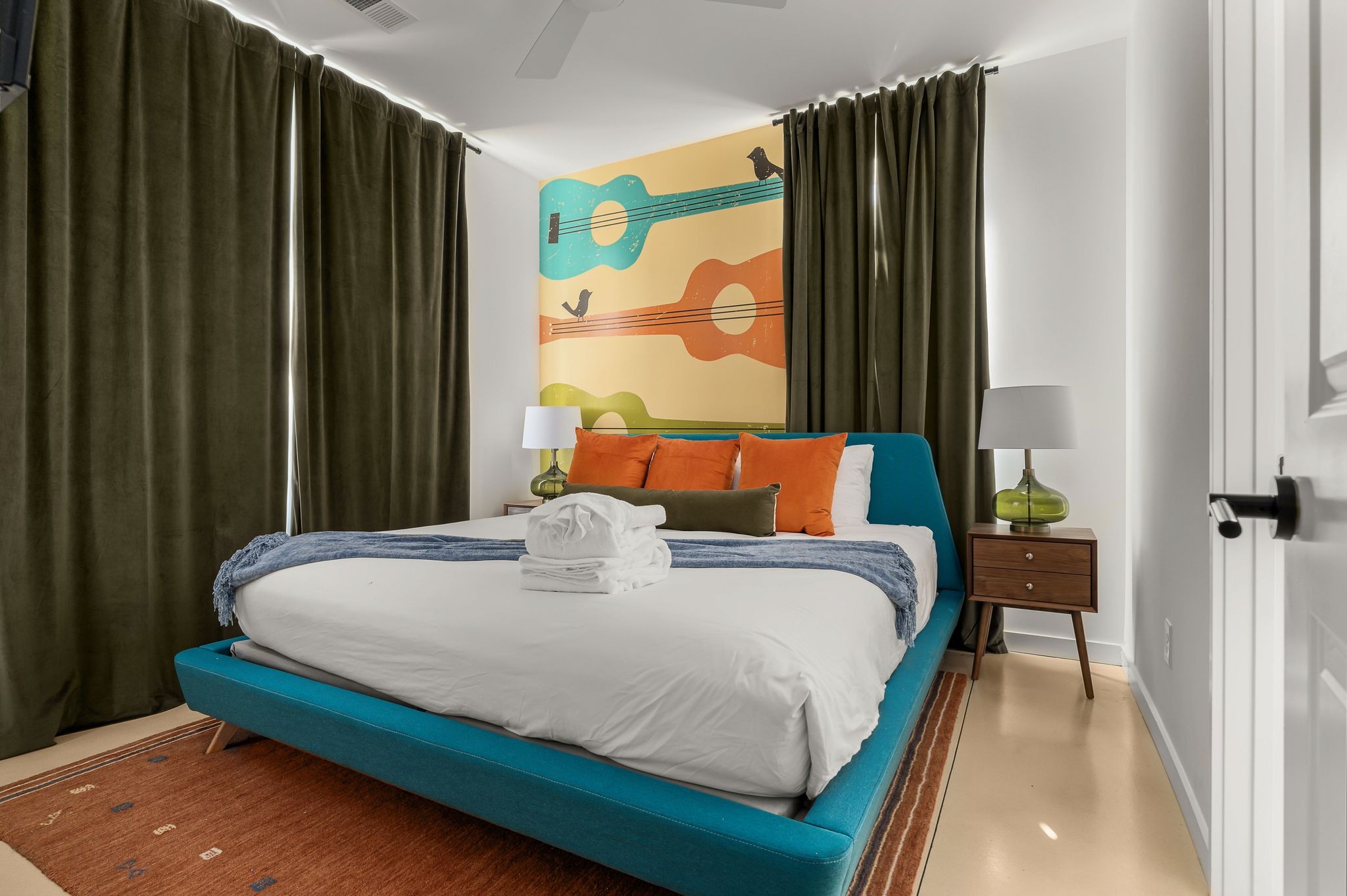 2000 South Hamilton Road, Unit 17 Nashville, TN 37218 - Photo 5 of 40 a bedroom with a bed and a window