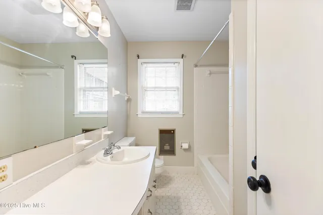 $2,400 | 209 Shamrock Drive, Wilmington, NC 28409