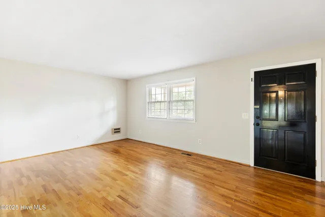 $2,400 | 209 Shamrock Drive, Wilmington, NC 28409