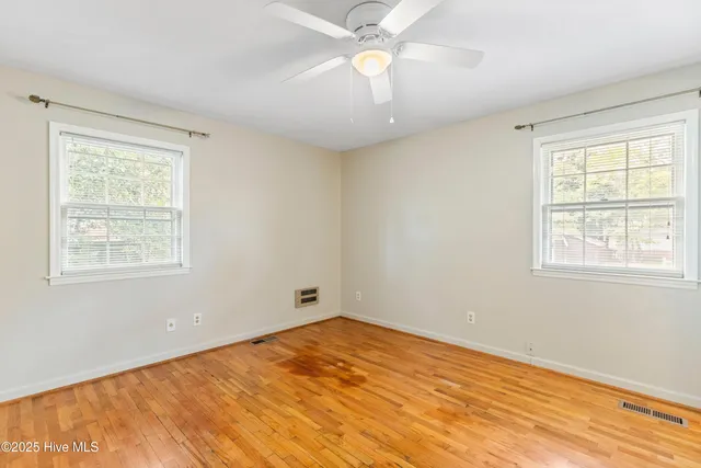 $2,400 | 209 Shamrock Drive, Wilmington, NC 28409