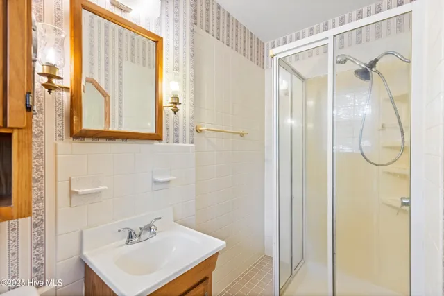 $2,400 | 209 Shamrock Drive, Wilmington, NC 28409