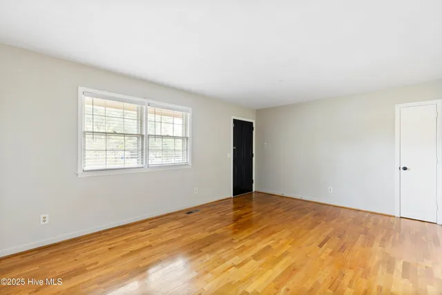 $2,400 | 209 Shamrock Drive, Wilmington, NC 28409