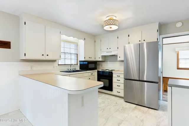 $2,400 | 209 Shamrock Drive, Wilmington, NC 28409