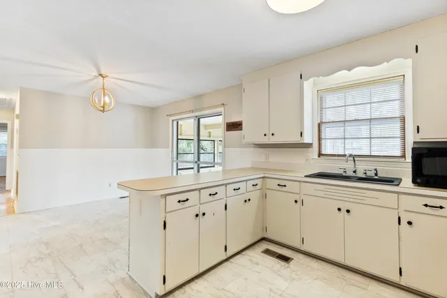 $2,400 | 209 Shamrock Drive, Wilmington, NC 28409