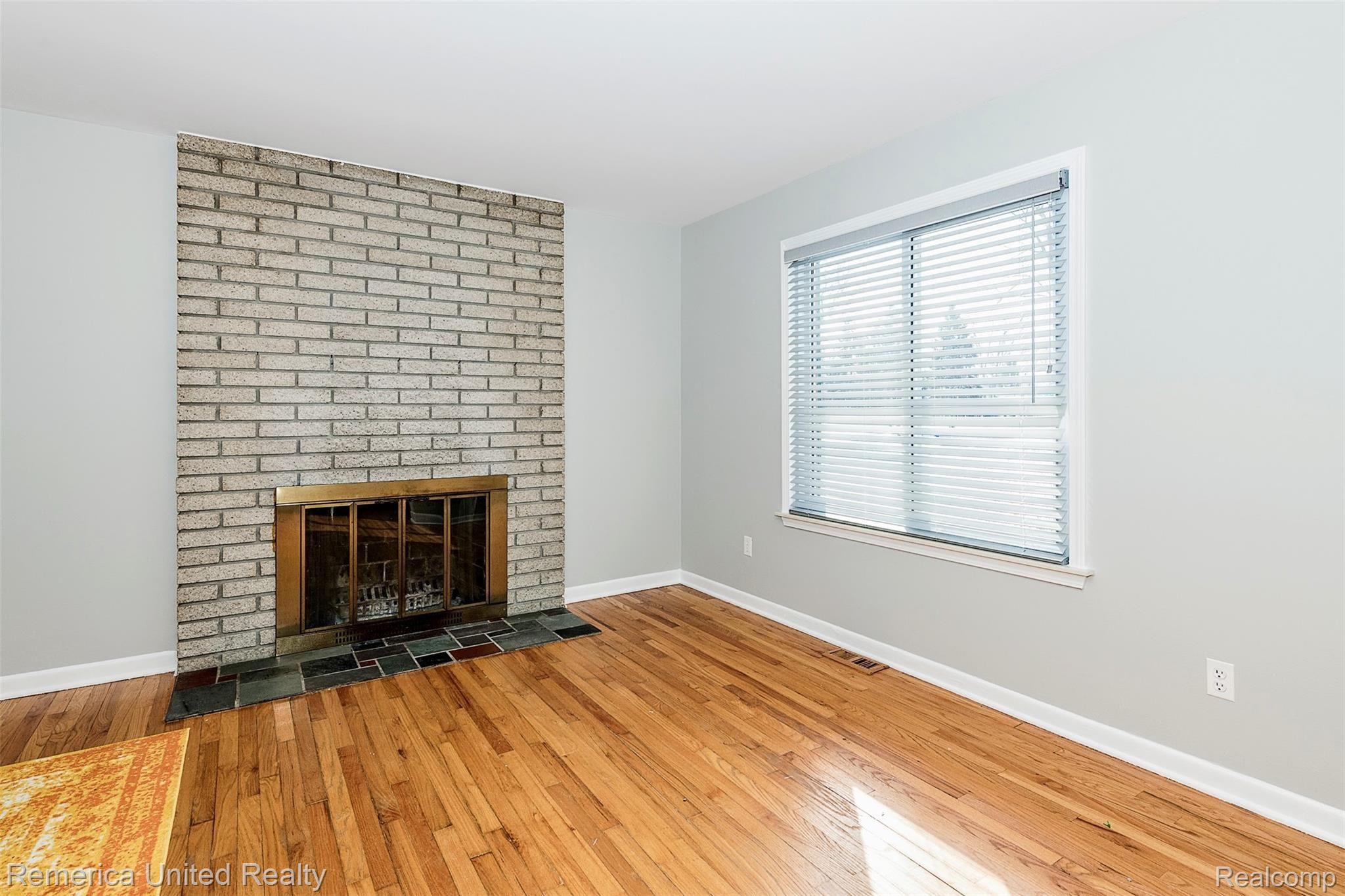 8216 Concord Road Grosse Ile, MI 48138 - Photo 8 of 36 DSC_6843.jpg