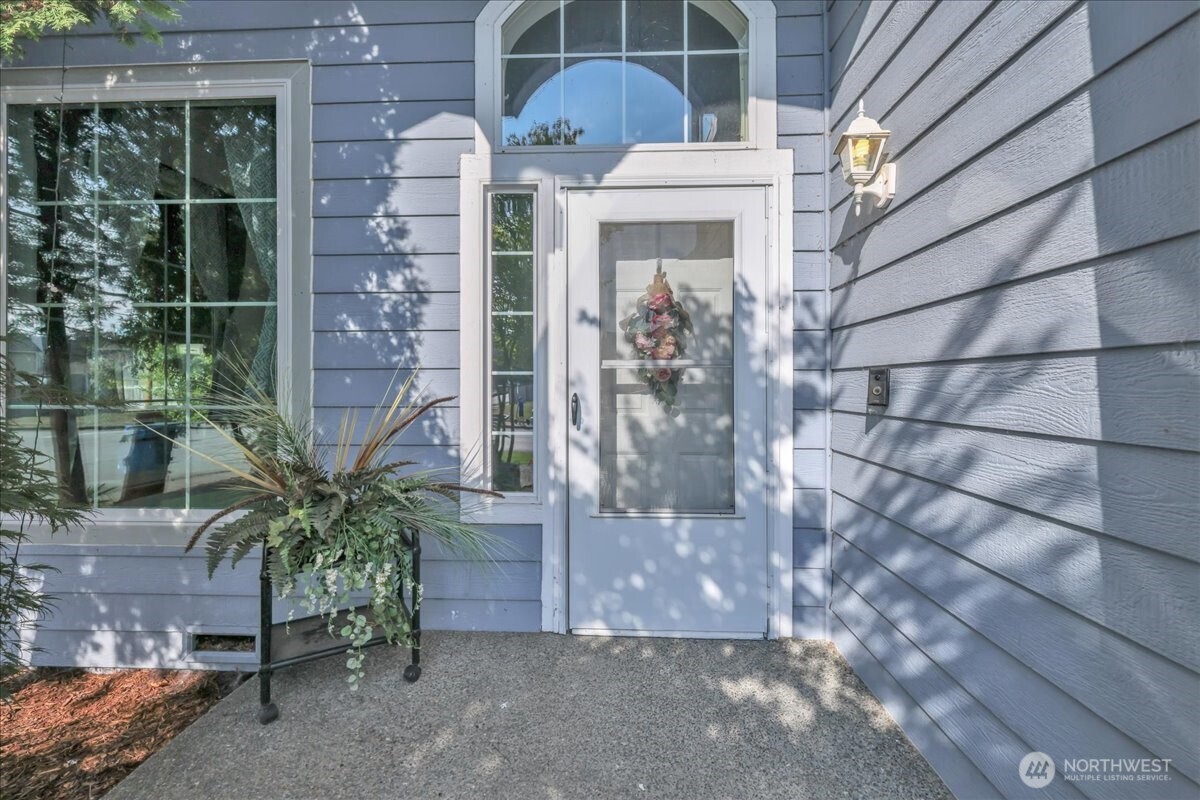 322 Orting Avenue Northwest Orting, WA 98360 - Photo 5 of 36 a view of entryway front of house