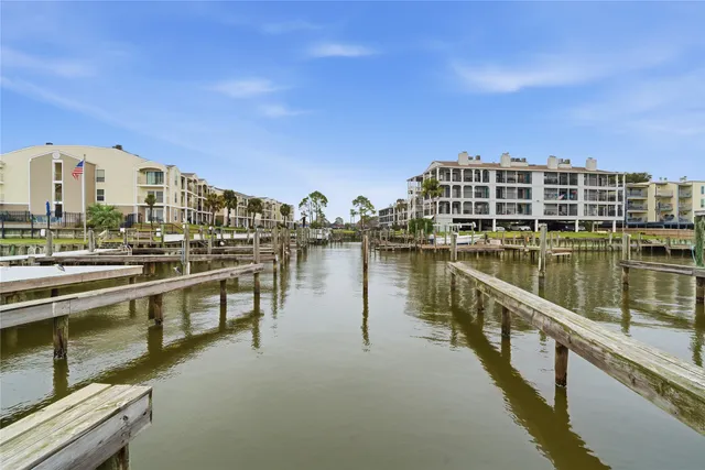 $155,000 | 208 Yacht Club Lane, Unit 208, Seabrook, TX 77586