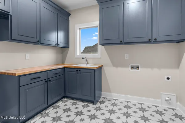 $381,800 | 436 Aurora Circle, Canton, MS 39046
