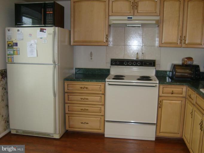 33 Trailwood Road Nottingham, MD 21236 - Photo 2 of 20 Kitchen