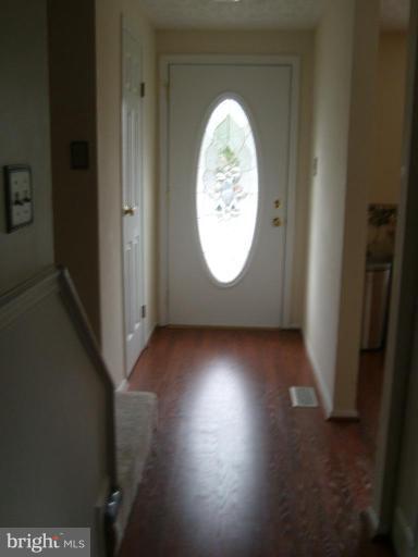 33 Trailwood Road Nottingham, MD 21236 - Photo 12 of 20 Entrance / Foyer