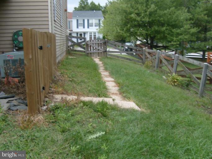 33 Trailwood Road Nottingham, MD 21236 - Photo 8 of 20 Side of house.