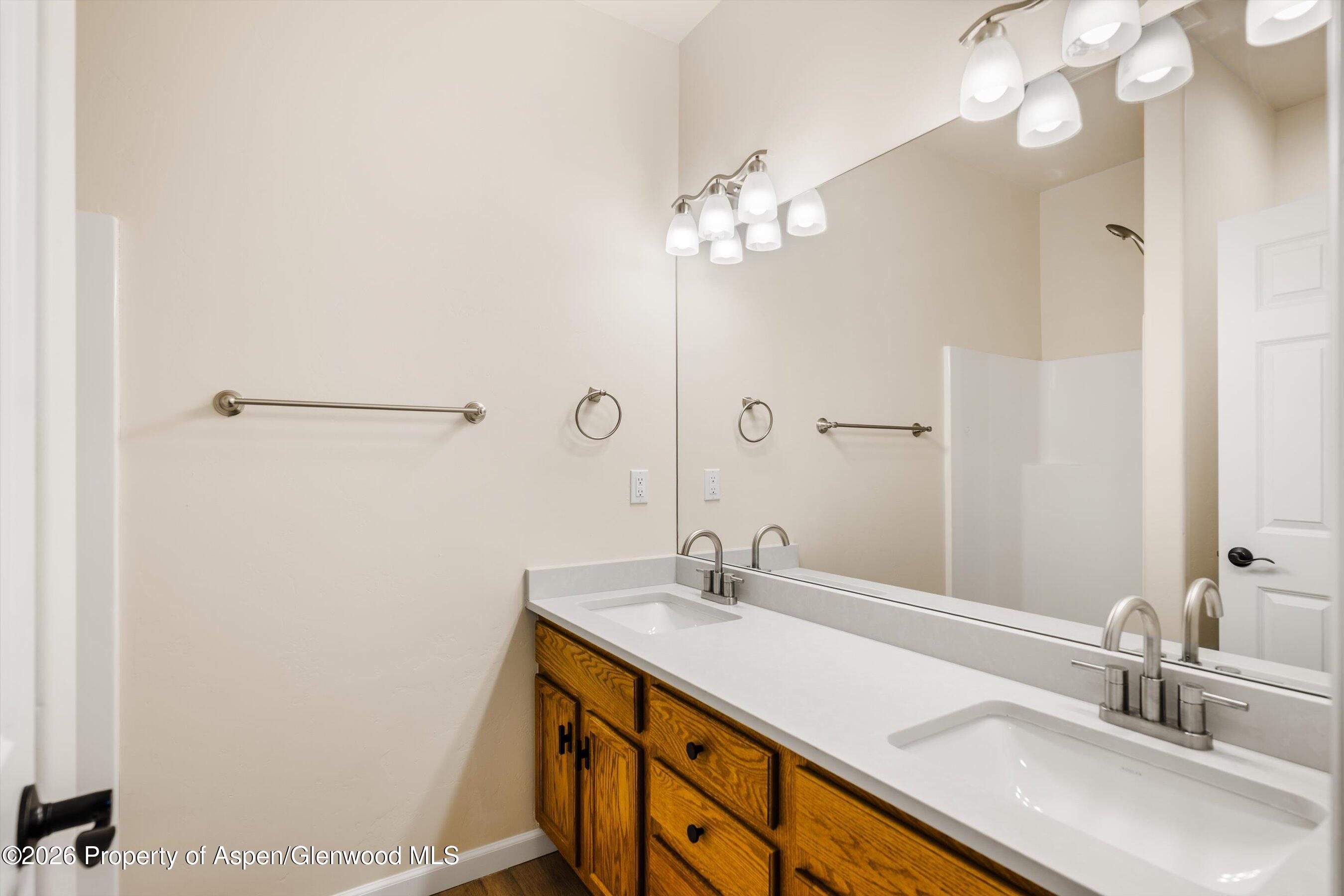 242 Castle Ridge Drive New Castle, CO 81647 - Photo 11 of 25 Primary Bath