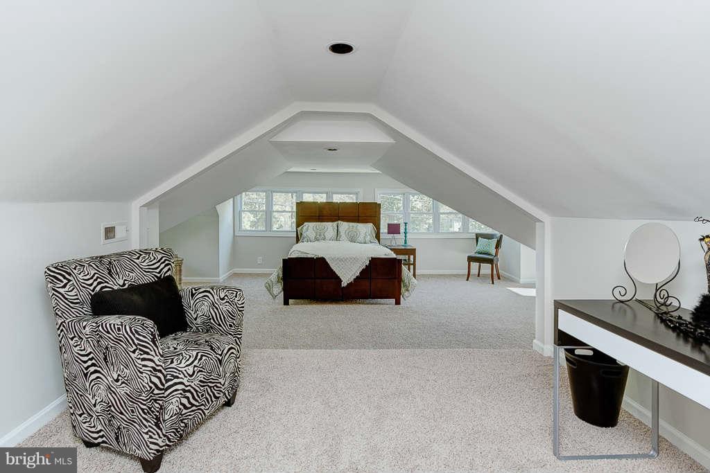 1134 Maple Road Baltimore, MD 21221 - Photo 22 of 29 Master Suite with Sitting Area!