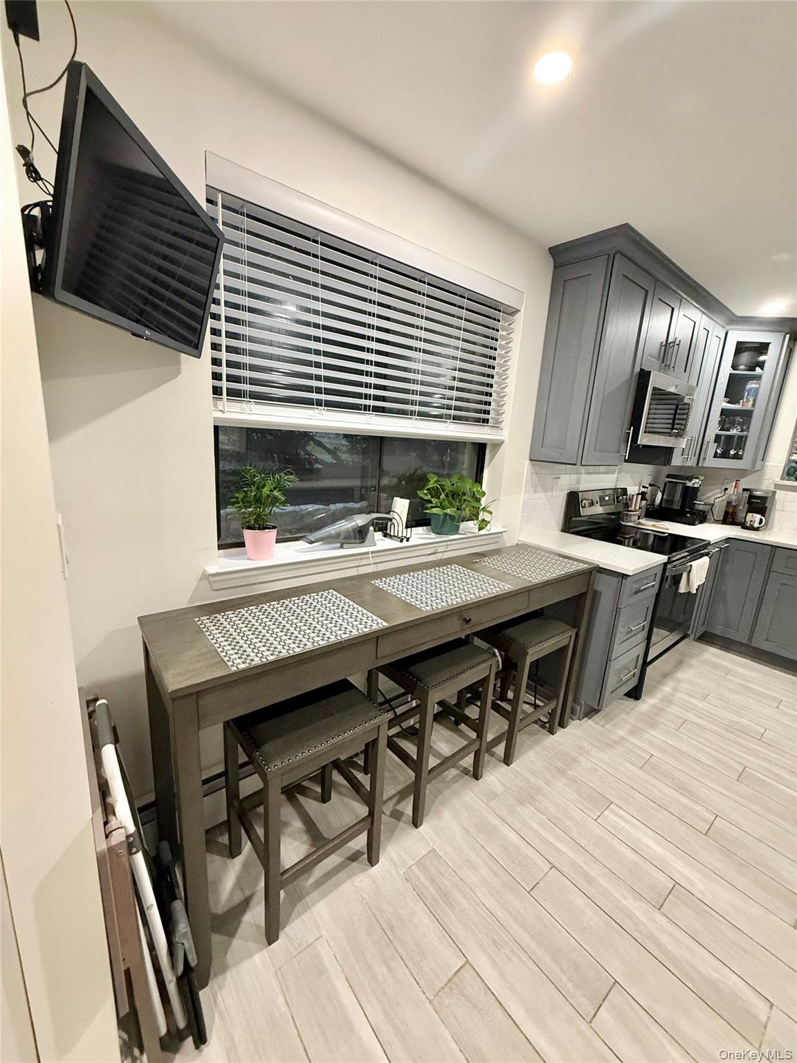 42 Briar Cliff, Unit 4 2 Ossining, NY 10562 - Photo 19 of 22 a workspace with furniture and window