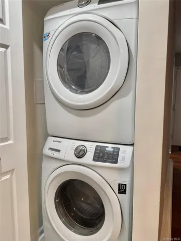 a close up view of washer and dryer
