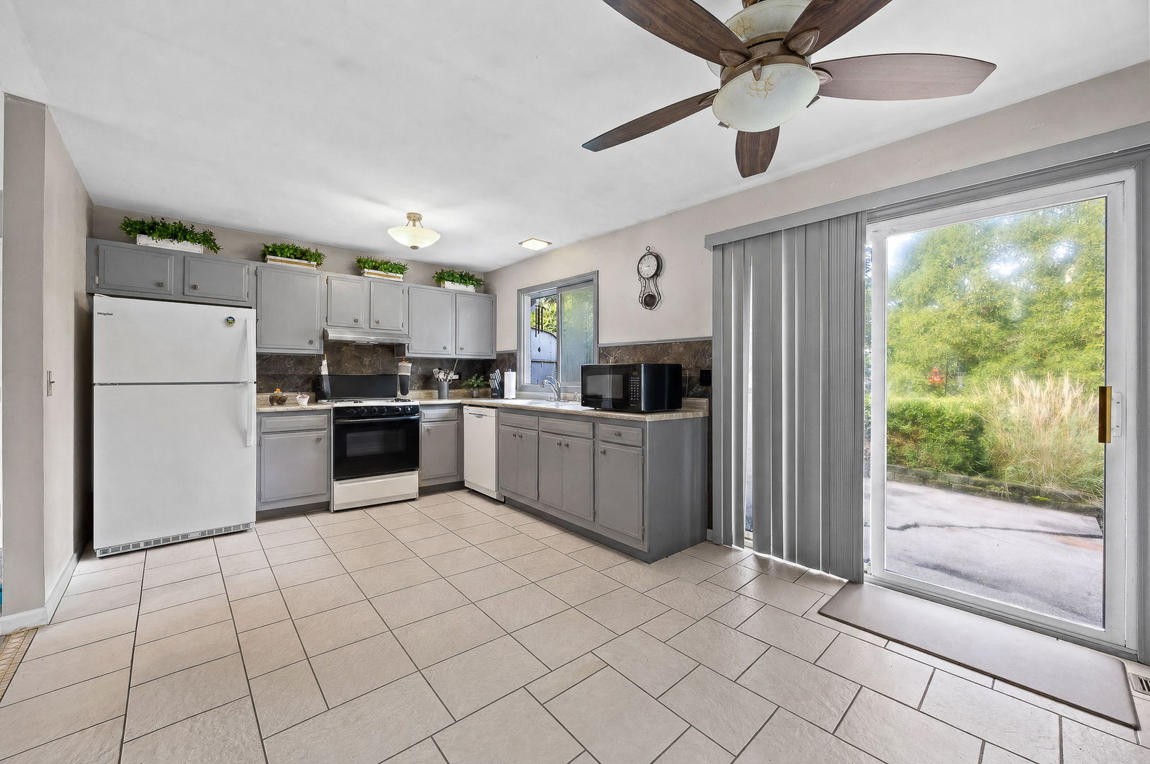 229 North Schmidt Road Bolingbrook, IL 60440 - Photo 10 of 31 Gallery Image 10