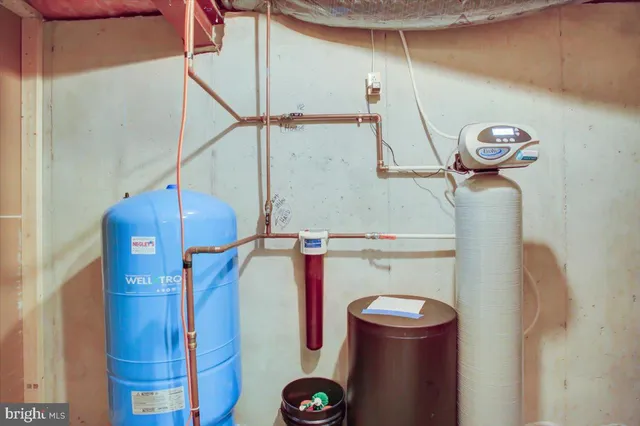 a view of backyard with a garden and trees