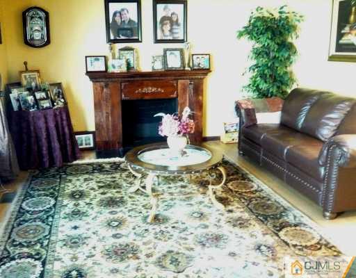 5 Perry Road Edison, NJ 08817 - Photo 4 of 10 Gallery Image 4