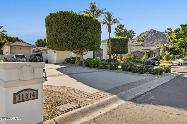 $1,649,900 | 11814 South Tuzigoot Court, Phoenix, AZ 85044