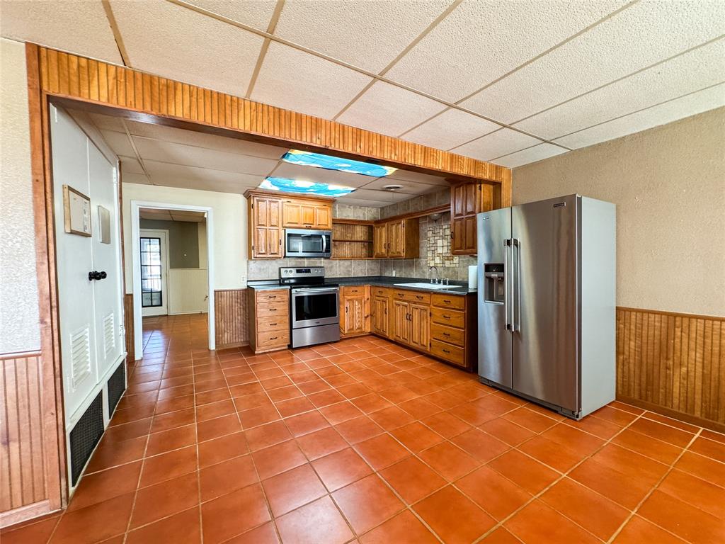 705 N Avenue East, Unit 2 Haskell, TX 79521 - Photo 6 of 29