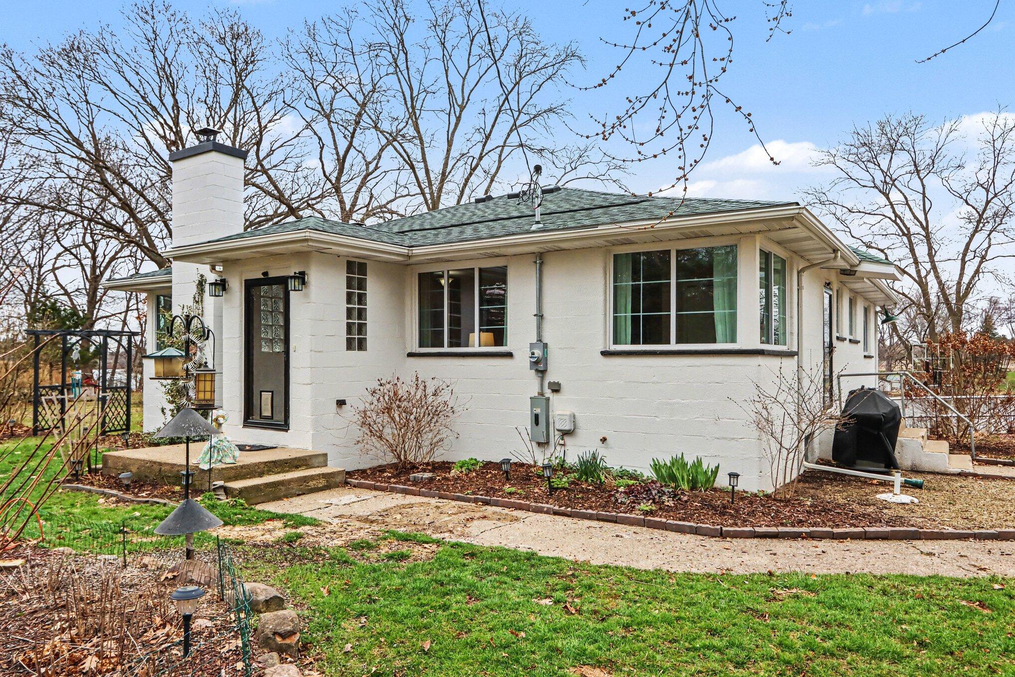 58864 River Heights Drive Three Rivers, MI 49093 - Photo 2 of 24 002_file_2115