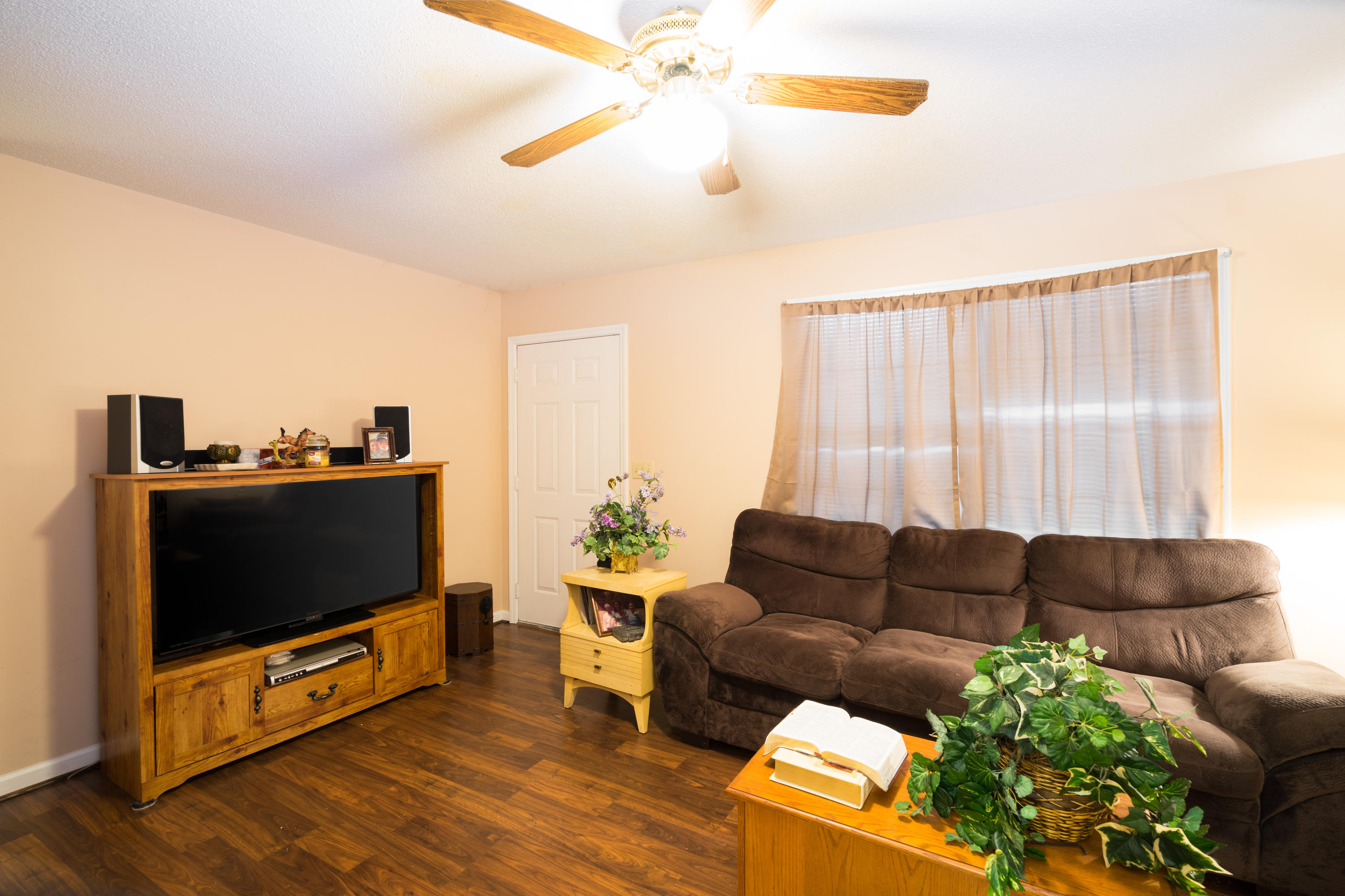 509 Mc Dowell Road Dunlap, TN 37327 - Photo 5 of 9 Living Room