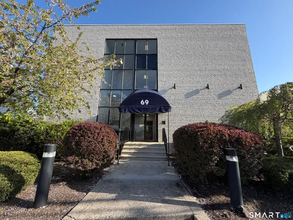 $2,200 | 69 Cove Road, Unit B9, Stamford, CT 06902