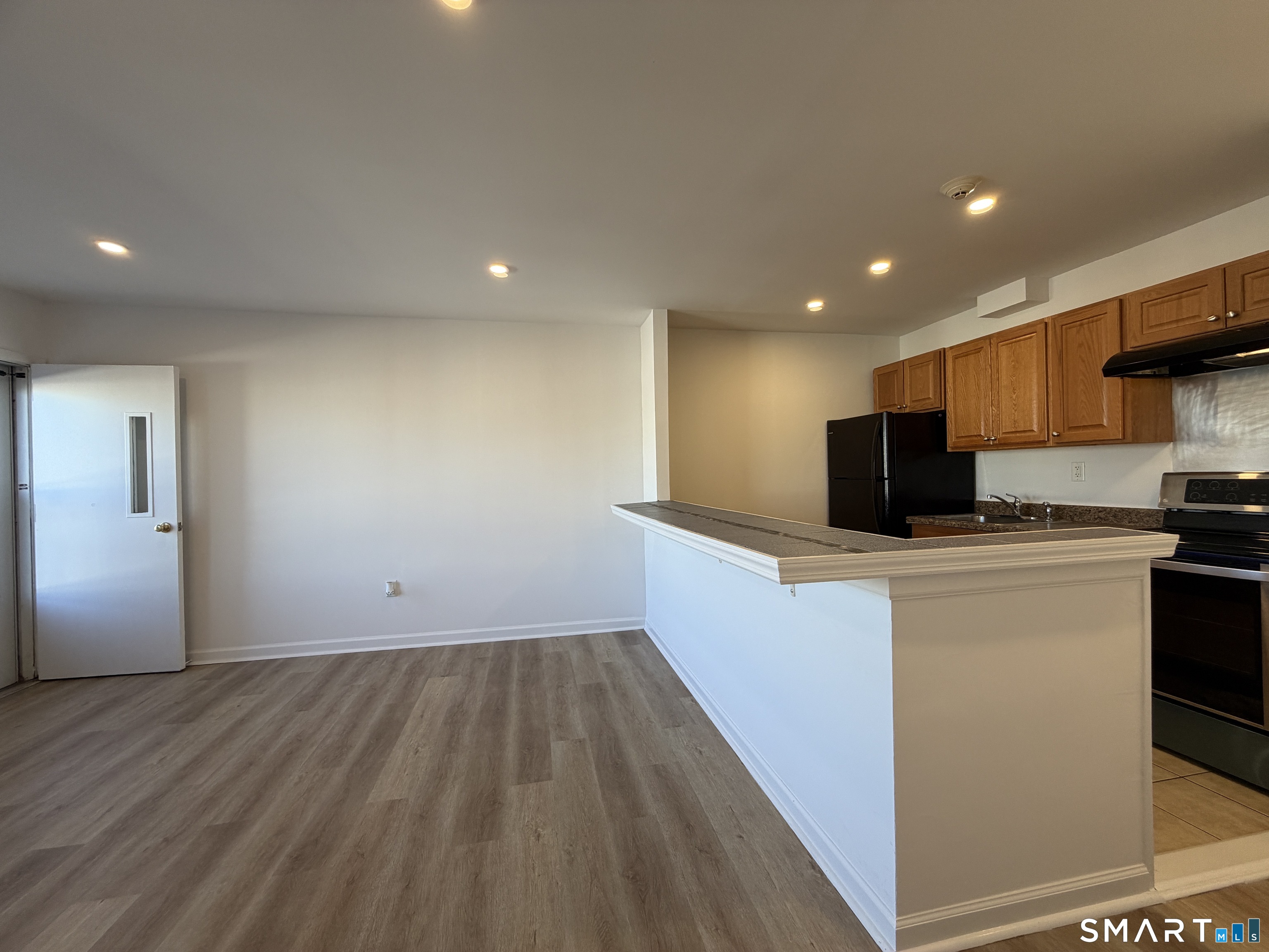 69 Cove Road, Unit B9 Stamford, CT 06902 - Photo 5 of 17 view from hallway to living areas