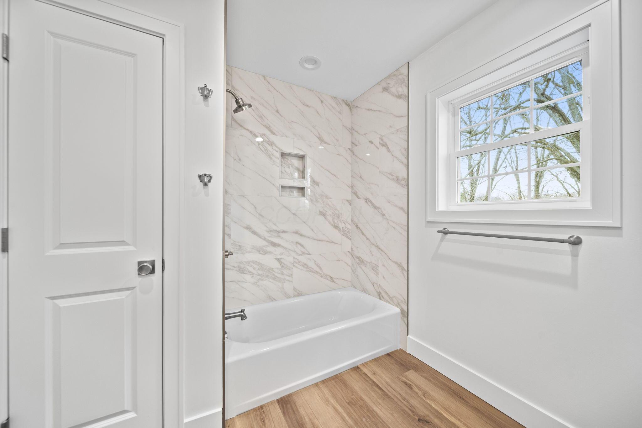 12485 Jerome Road Plain City, OH 43064 - Photo 23 of 40 Full Hall bath featuring tub/shower combo and linen closet