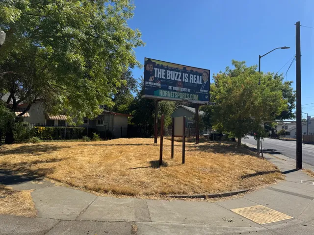 a view of a yellow building