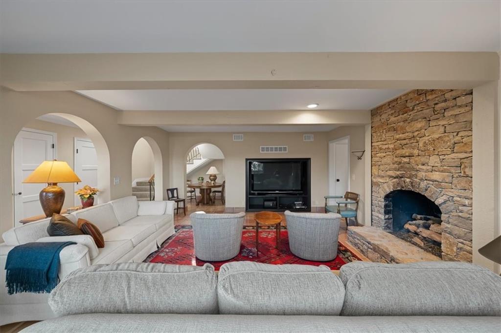 450 Hillcrest Road East Lake Quivira, KS 66217 - Photo 12 of 97