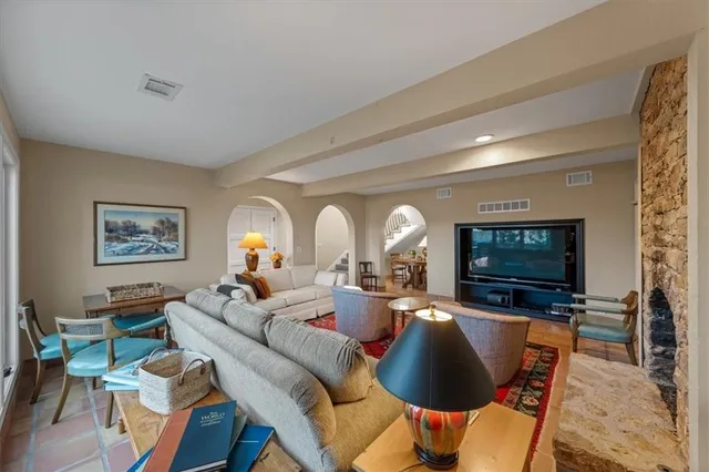 $1,275,000 | 450 Hillcrest Road East, Lake Quivira, KS 66217