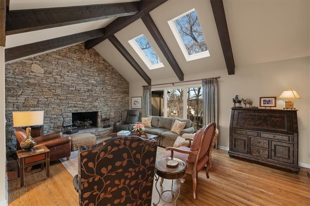 450 Hillcrest Road East Lake Quivira, KS 66217 - Photo 16 of 97