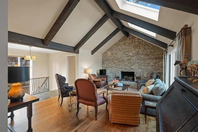 $1,275,000 | 450 Hillcrest Road East, Lake Quivira, KS 66217