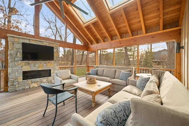 $1,275,000 | 450 Hillcrest Road East, Lake Quivira, KS 66217